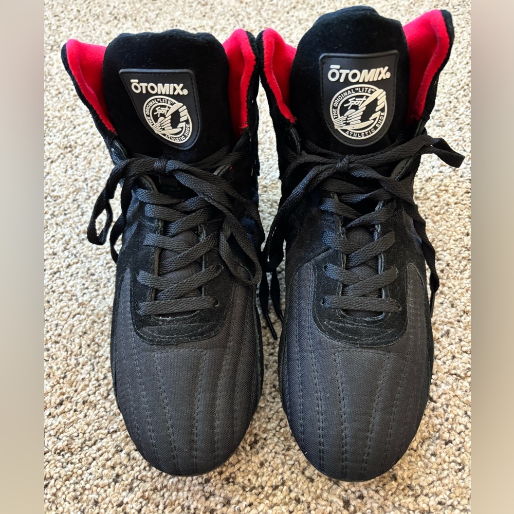 Otomix Men’s Stingray Escape Bodybuilding Weightlifting MMA Wrestling Shoes.